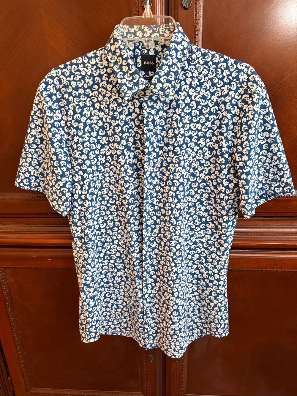 BOSS EUC Slim Fit Blue & White
“Roan” Floral Short Sleeve Shirt
Stretch size Med - Picture 4 of 8